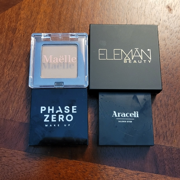 Assorted Eyeshadows - Picture 1 of 2